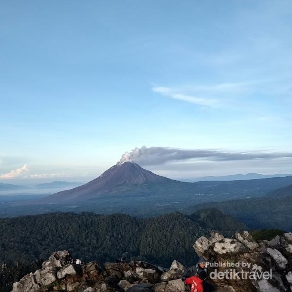  Pemandangan  Indah dari Puncak Sibayak 