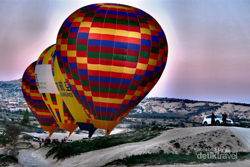 Naik Balon Udara di Turki, Pemandangannya Menakjubkan