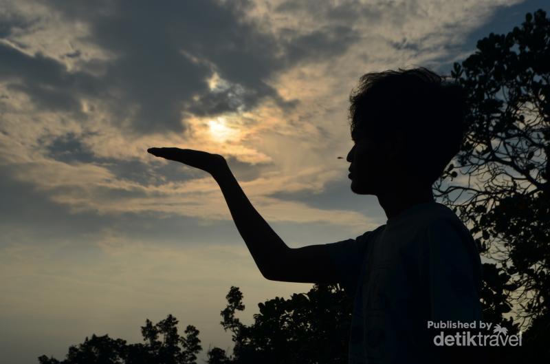 View Siluet Wanita Muslimah Senja PNG