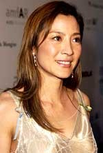 Michelle Yeoh Kunjungi Korban Tsunami di Aceh