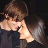 Ashton Kutcher Belikan Demi Moore Gelang Rp 2 M!
