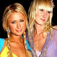 Paris Temukan Teman Baru Untuk Simple Life