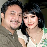 Rheina Ipeh Menikah Hemat