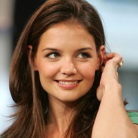 Katie Holmes Lupakan Masa Lalu 