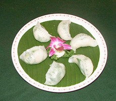 Steamed Spinach with Dried Scallop Dumplings 