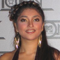 Sarah Azhari & Infotainment Saling Lapor