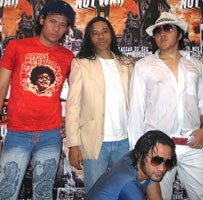 Album 45 Hari Naif