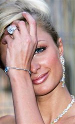 Kembarannya Muncul, Paris Hilton Panik