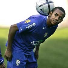 Luxemburgo Tak Jamin Tempat Robinho 