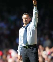 Mourinho Ajak UEFA Damai