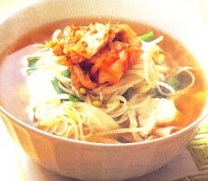 Menyajikan Noodle Bar