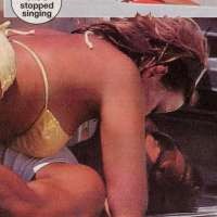 Charlotte Church Ngeseks di Pantai