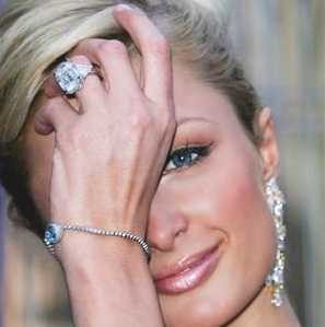 Single, Paris Hilton Bahagia