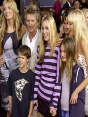 Rod Stewart Berhenti Bermusik Demi Bayi