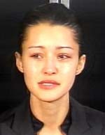 Tegaskan Sebagai Muslim, Leslie Minta Maaf Soal Burqa