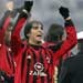 Milan Singkirkan Schalke, PSV Maju