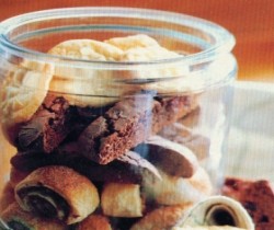 Menyimpan Kue Kering