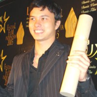 Nicholas Saputra Bangga Dapat Bonus