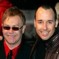 Elton John Resmi Nikahi Pasangannya