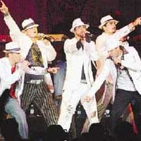 Kejutan Backstreet Boys di Airport Changi