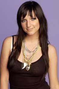 Ashlee Simpson Dimabuk Cinta