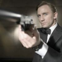 James Bond Lepas Tuxedo