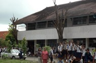 Penebang Pohon SMPN 29 Surabaya Merasa Bersalah