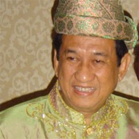 Anwar Fuadi Hambur-hamburkan Uang?