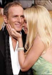 Michael Bolton Duet Bareng Nicolette Sheridan
