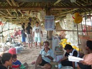 Kehujanan, Warga Pentung Bantul Mengungsi di Kandang Ayam