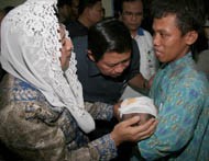 Agar Tetap Selamat, Warga Bantul Kenakan Pita Janur Kuning