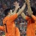 Gol Van Nistelrooy Tekuk Kamerun