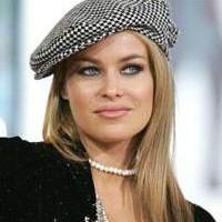 Carmen Elektra Sesali Operasi Payudara