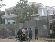 3 Buruh Tertimbun Saat Bangun Pondasi Pagar  Pembatas