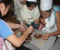 Bermain Cokelat & Bikin Cake Cokelat. Wouw...asyik! 