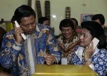 Tak Bisa Foto Bareng SBY, Mercy RI-1 Jadi Sasaran Anak-anak