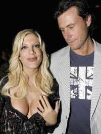 Tori Spelling dan Suami Hobi Nonton Film Porno