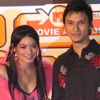 Titi Kamal Emoh Komentari Adegan Mesra Christian