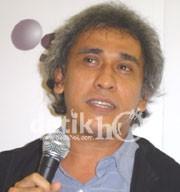 Konser Tunggal Iwan Fals Berbalut Adat Melayu