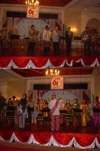 Pagelaran Angklung Semarakkan Agustusan di Pakistan