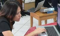 Serunya Orang Rimba Belajar Teknologi Informasi