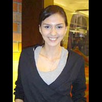 Donna Agnesia-Darius, Mesra Karena Suasana