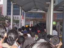 Naik Busway Bagaikan Ikan Sarden