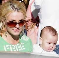 Britney Larang Suami Tengok Anak