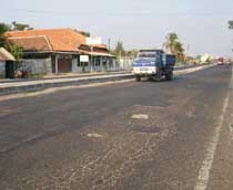 Jalan Cirebon-Tegal Bergelombang