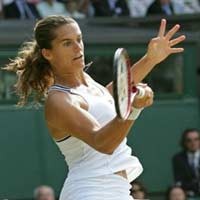 Mauresmo Cedera di Stuttgart