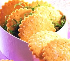 Mengemas Kue Kering