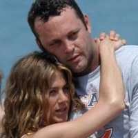 Vince Vaughn Bantah Khianati Aniston