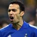 Djorkaeff Gantung Sepatu