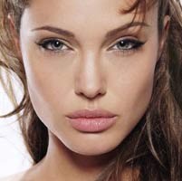 Angelina Jolie Hamil Lagi?